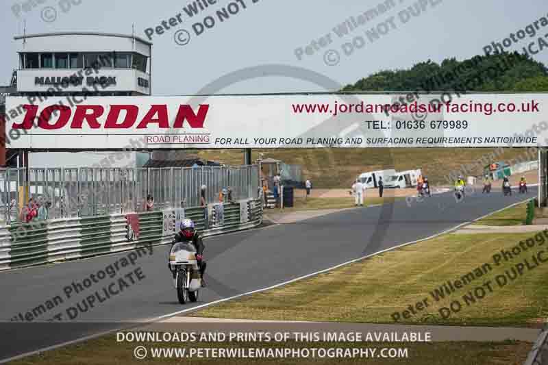 Vintage motorcycle club;eventdigitalimages;mallory park;mallory park trackday photographs;no limits trackdays;peter wileman photography;trackday digital images;trackday photos;vmcc festival 1000 bikes photographs